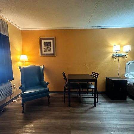 Loyalty Inn Rockingham Bagian luar foto