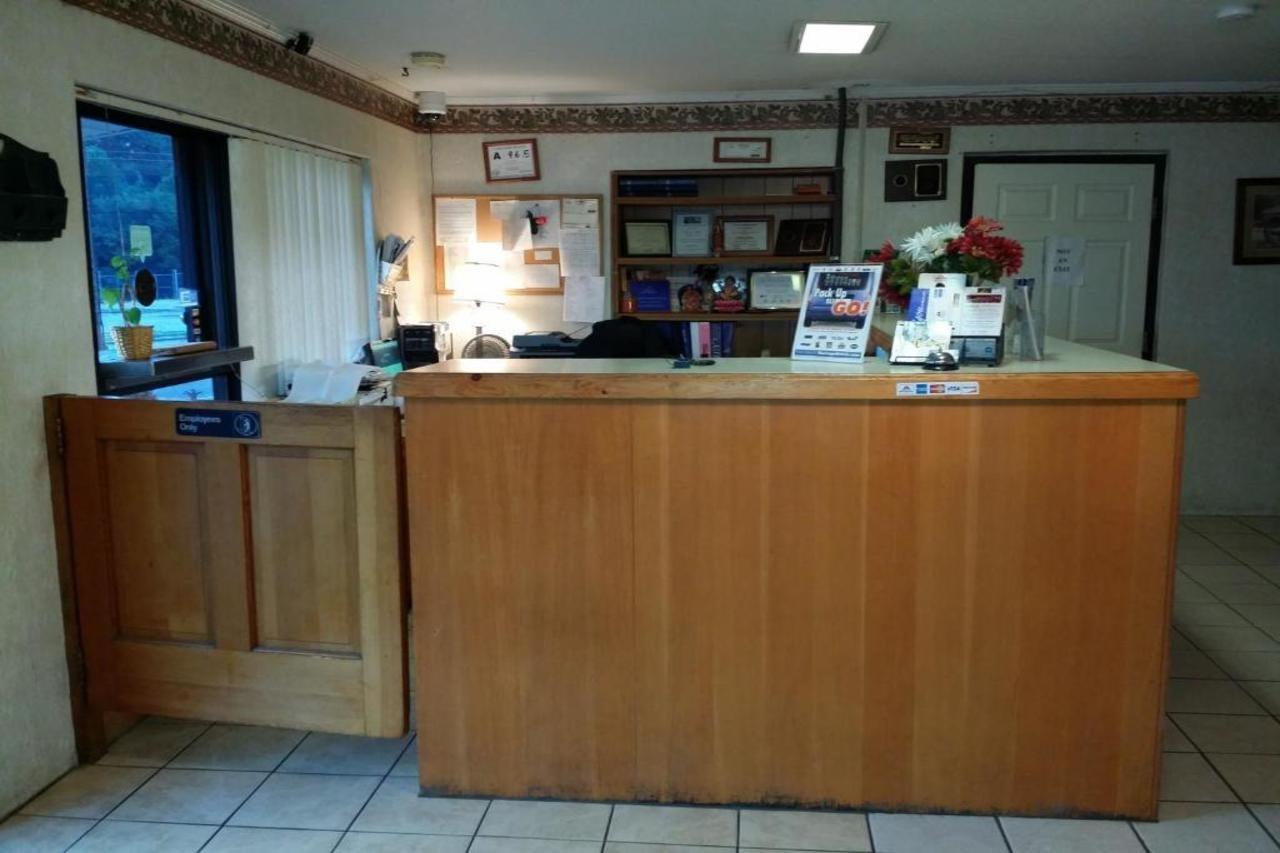 Loyalty Inn Rockingham Bagian luar foto