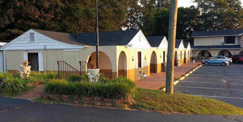 Loyalty Inn Rockingham Bagian luar foto