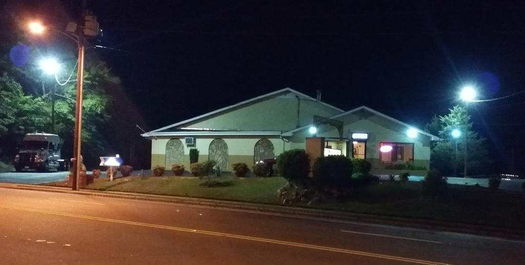 Loyalty Inn Rockingham Bagian luar foto