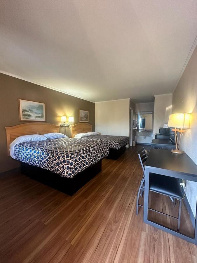 Loyalty Inn Rockingham Bagian luar foto