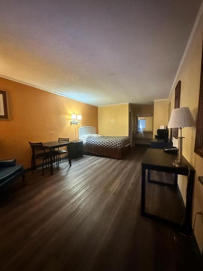 Loyalty Inn Rockingham Bagian luar foto