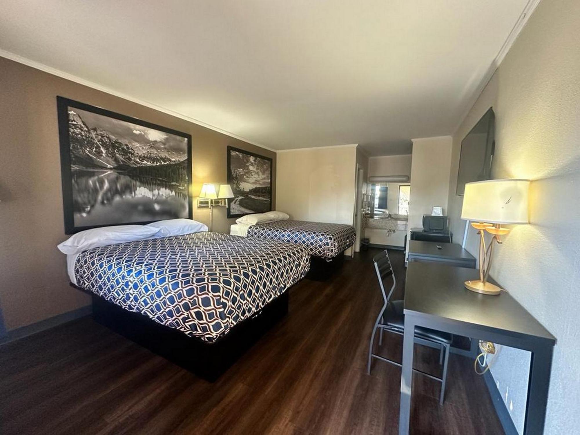 Loyalty Inn Rockingham Bagian luar foto