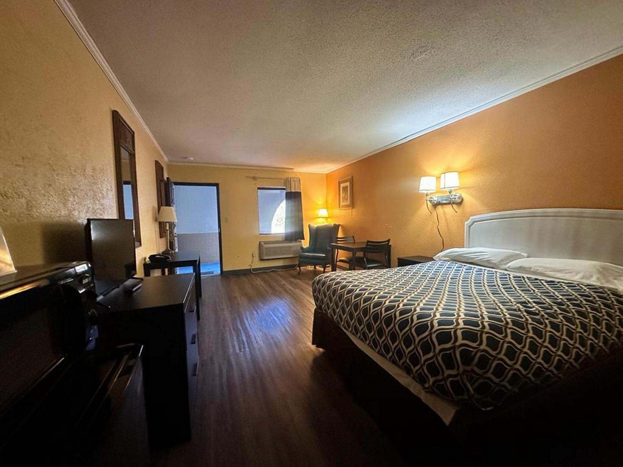 Loyalty Inn Rockingham Bagian luar foto