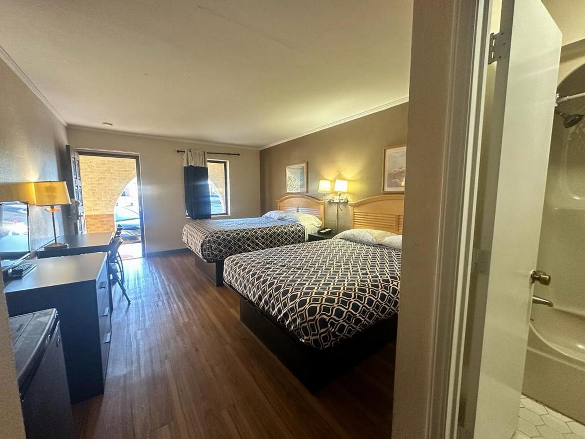 Loyalty Inn Rockingham Bagian luar foto