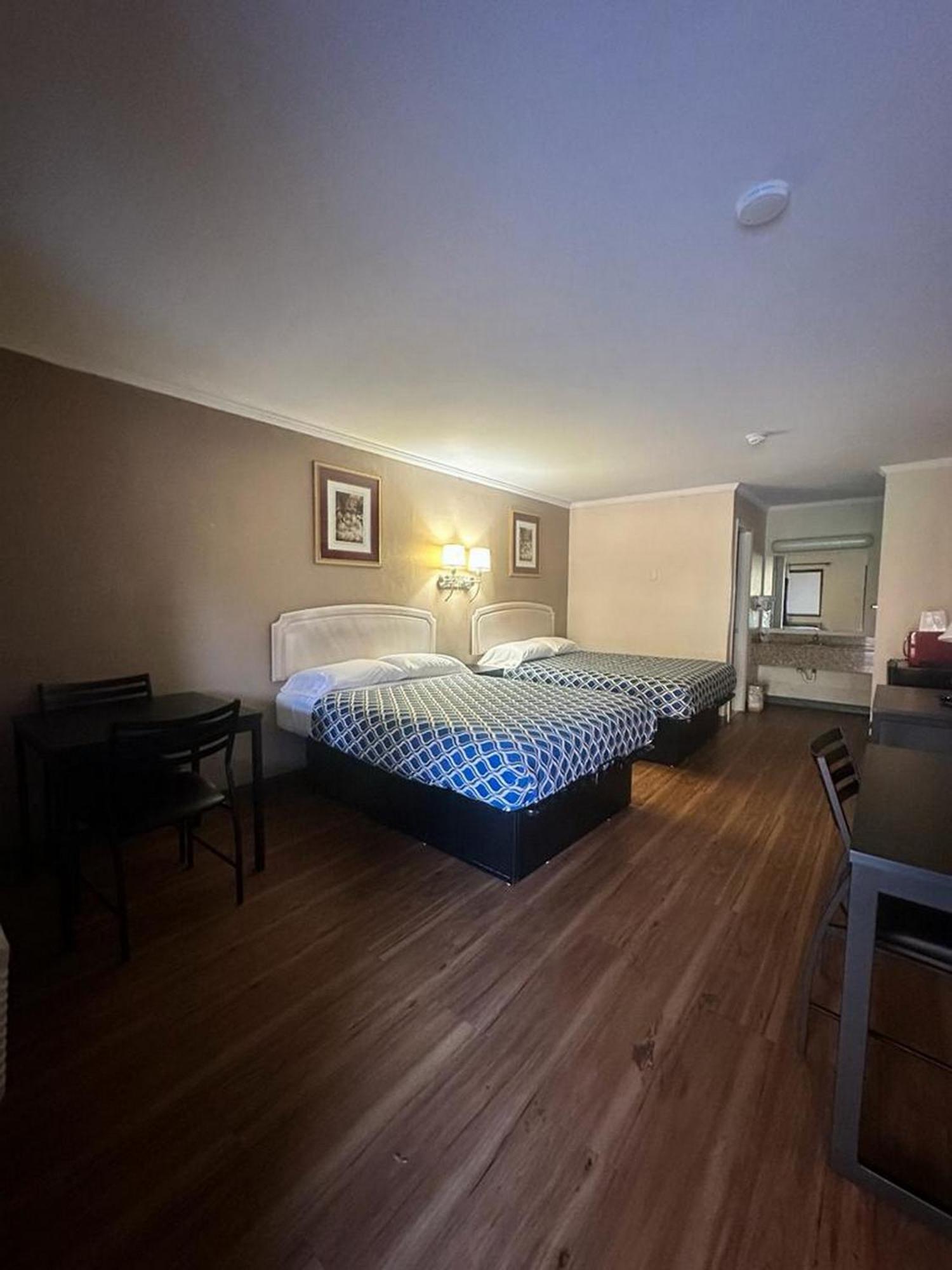 Loyalty Inn Rockingham Bagian luar foto