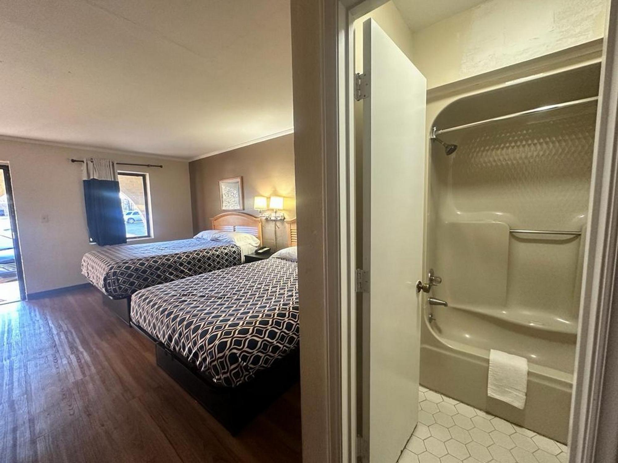 Loyalty Inn Rockingham Bagian luar foto