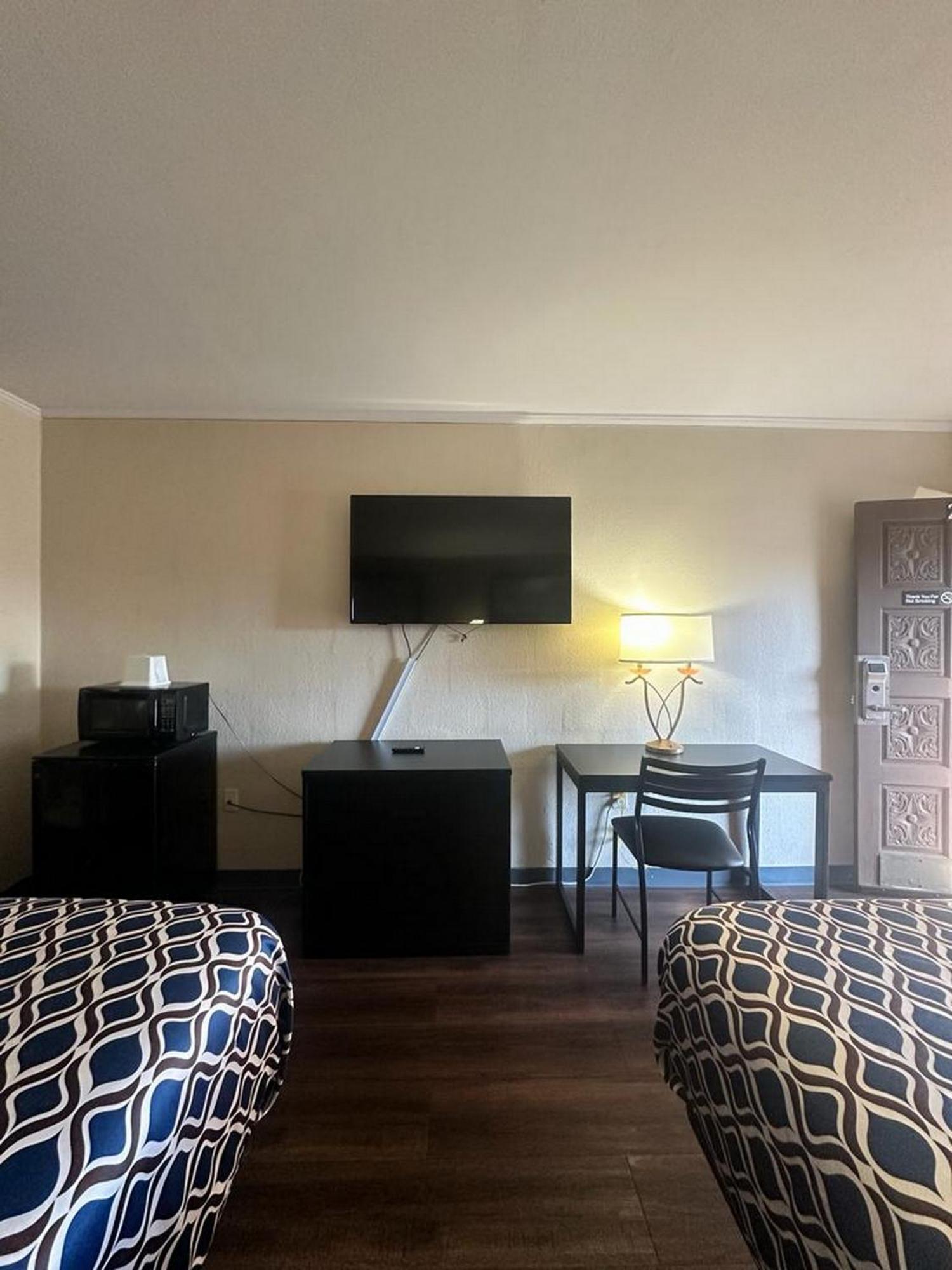 Loyalty Inn Rockingham Bagian luar foto