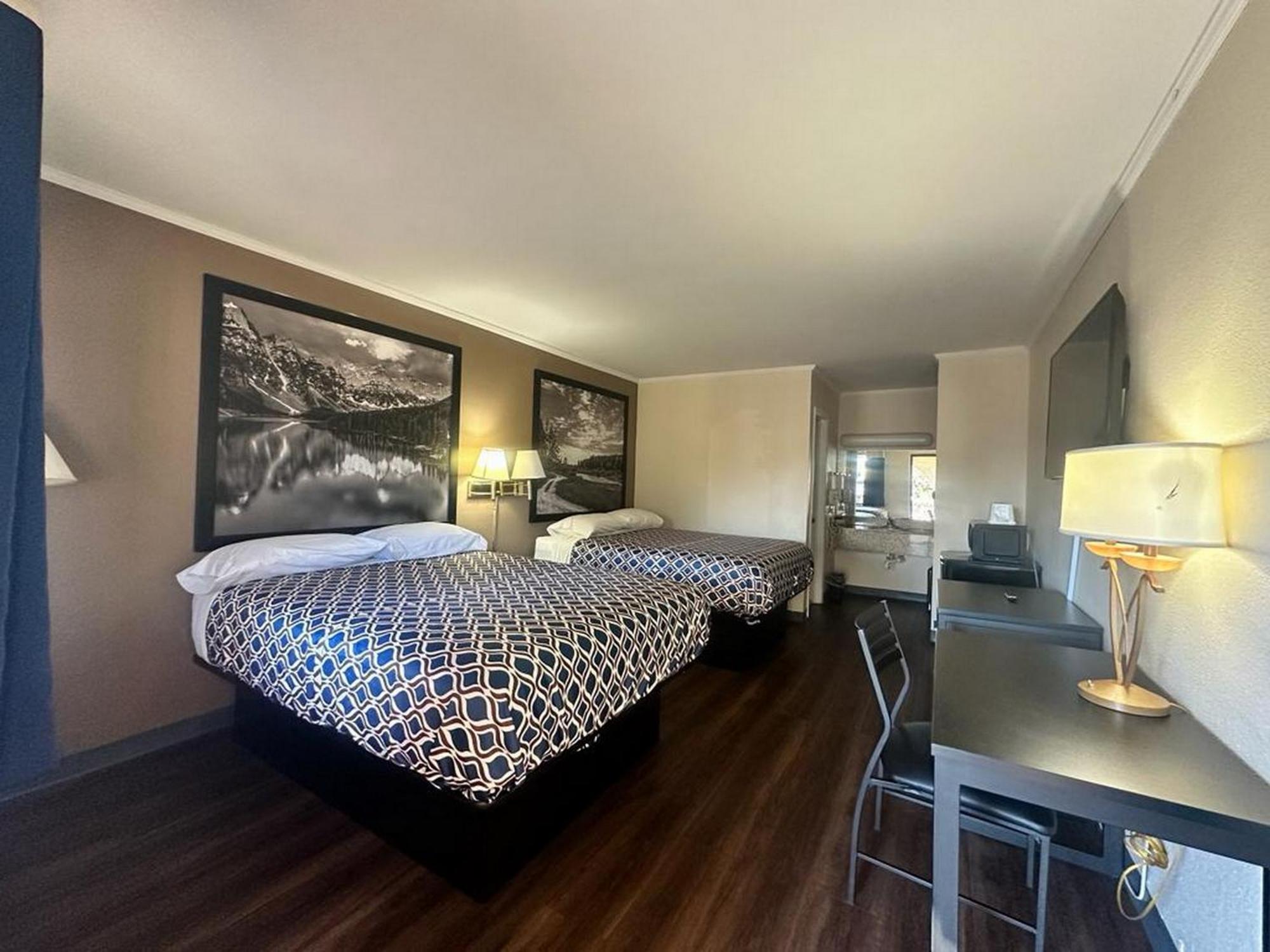 Loyalty Inn Rockingham Bagian luar foto