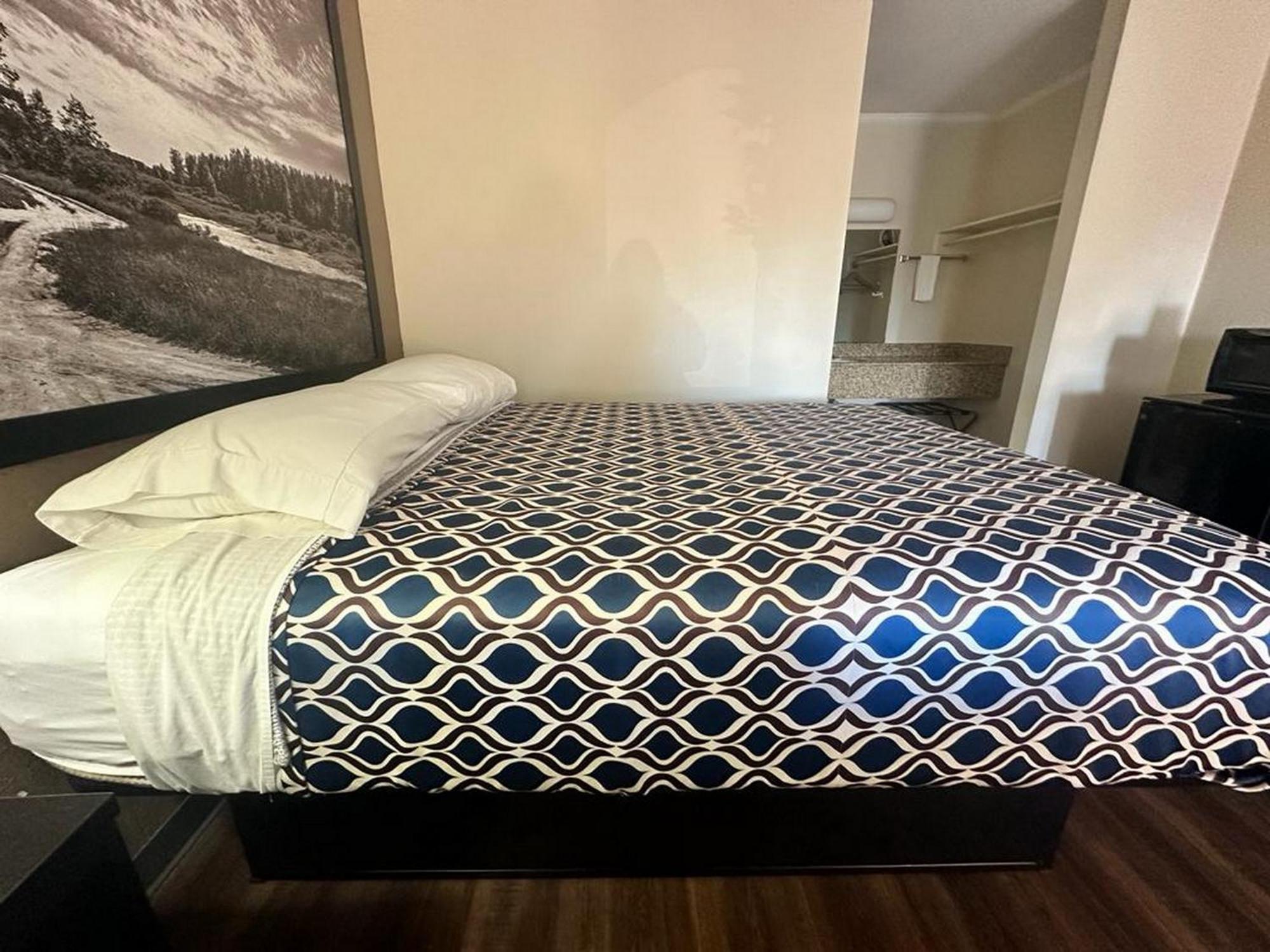 Loyalty Inn Rockingham Bagian luar foto