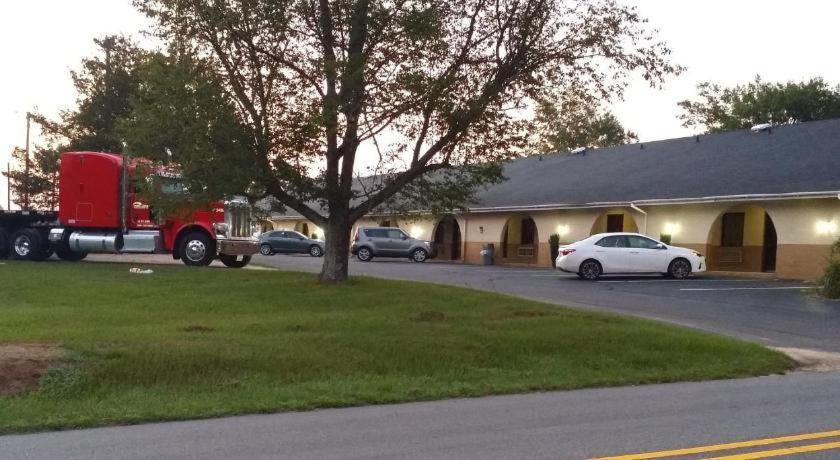 Loyalty Inn Rockingham Bagian luar foto