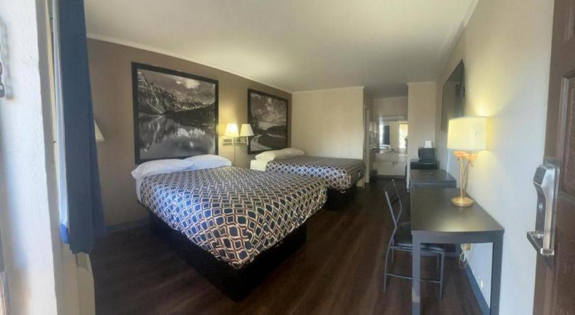 Loyalty Inn Rockingham Bagian luar foto