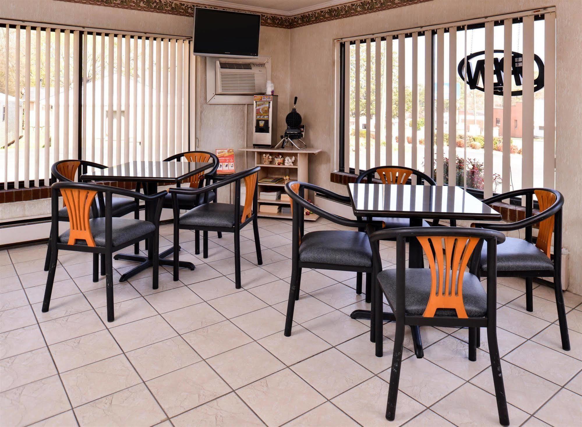 Loyalty Inn Rockingham Bagian luar foto