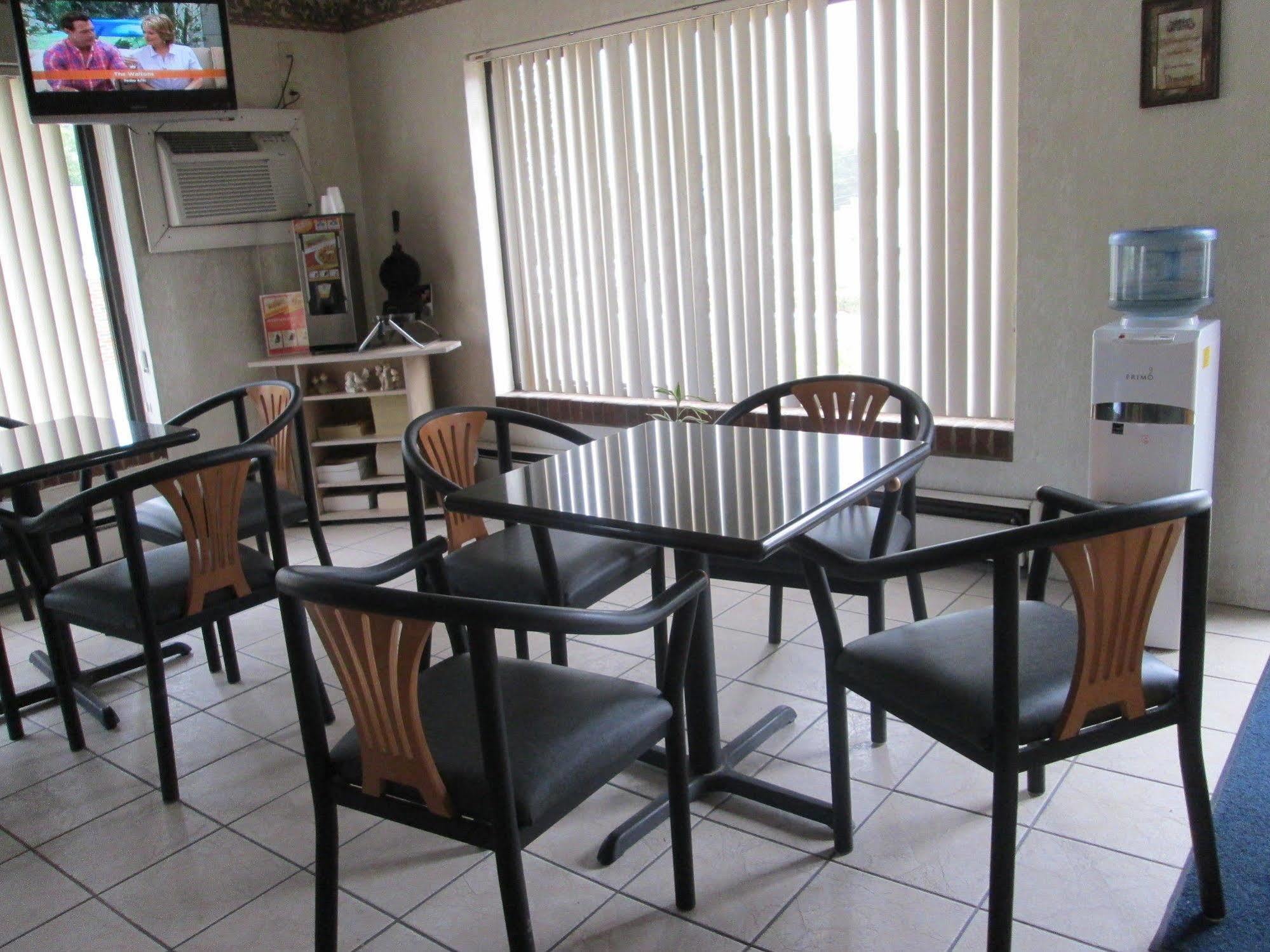 Loyalty Inn Rockingham Bagian luar foto