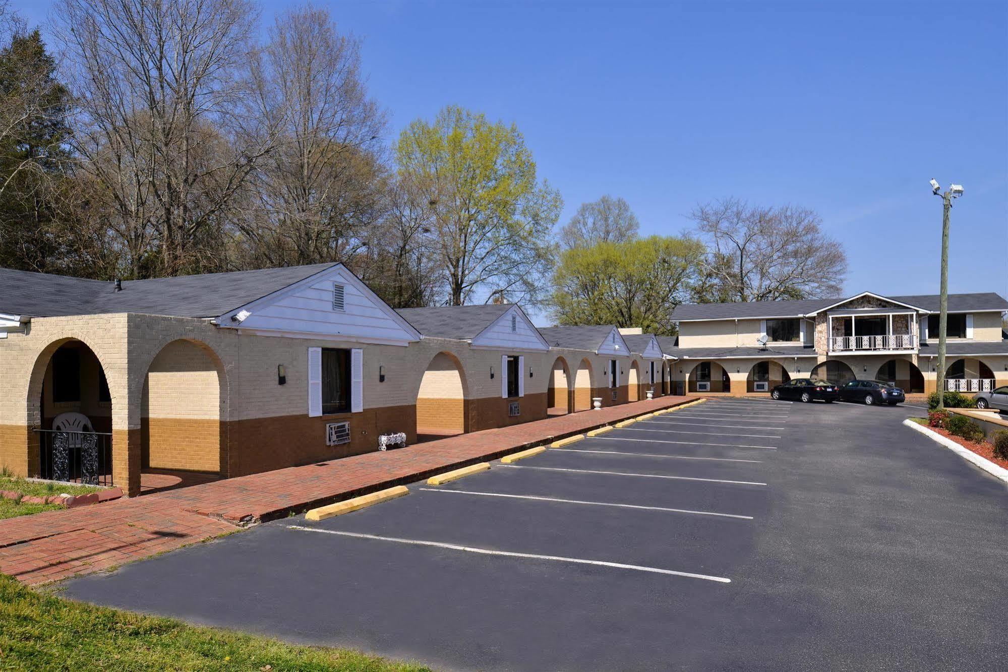 Loyalty Inn Rockingham Bagian luar foto